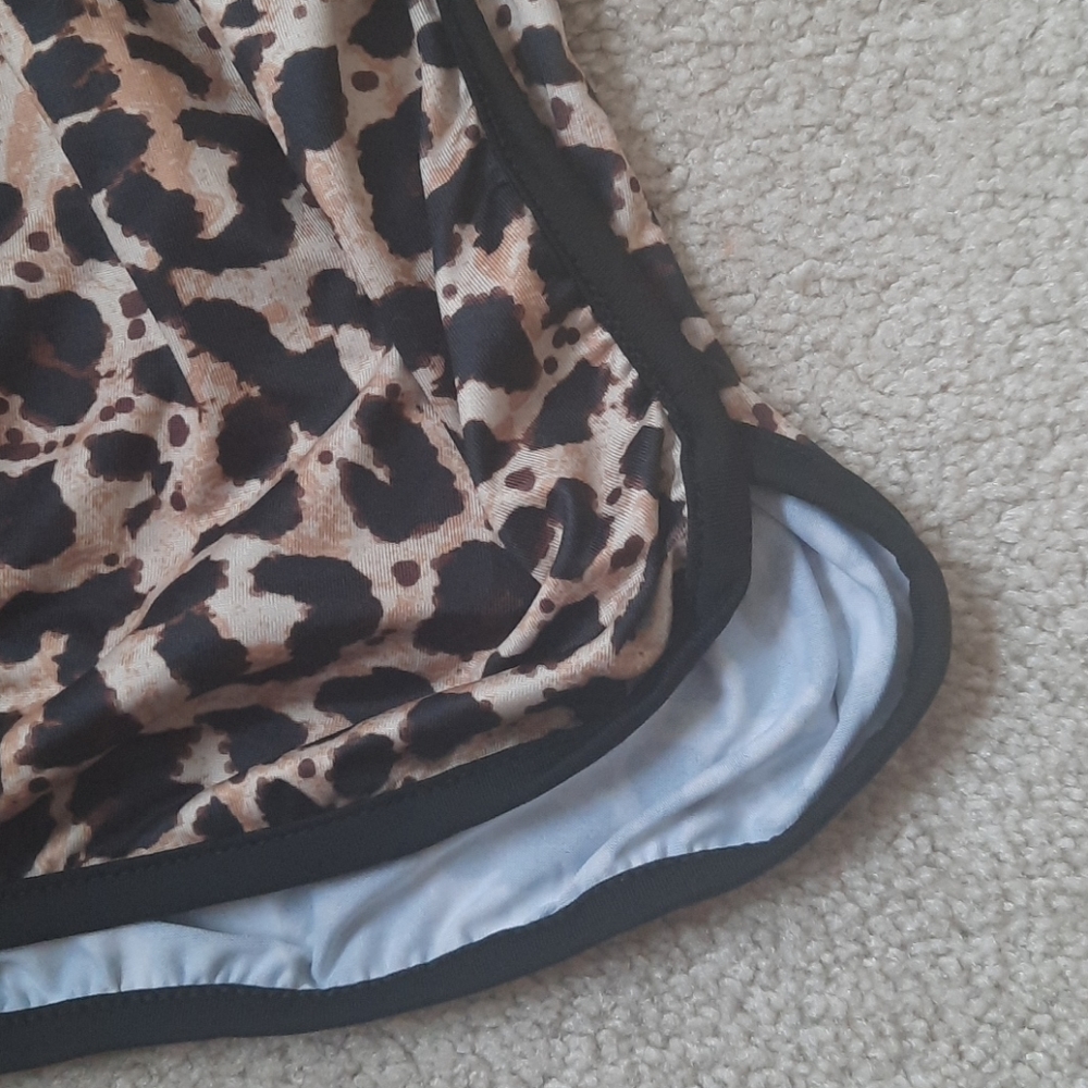 Shorts - Picture 2 of 4